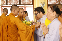 Lễ cài hoa hồng và dâng y PL: 2559 DL: 2015