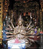 Tượng Quan Âm Bồ Tát