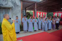 PHẬT TỬ CÚNG DƯỜNG ĐẤT CHO CHÙA HẠNH ĐỨC