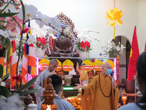 TRAO CỜ PHẬT ĐẢN LẦN 1