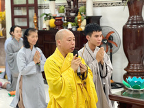 HOA ĐĂNG CÚNG DƯỜNG ĐỨC PHẬT A DI ĐÀ