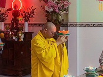 HOA ĐĂNG CÚNG DƯỜNG ĐỨC PHẬT A DI ĐÀ