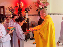 HOA ĐĂNG CÚNG DƯỜNG ĐỨC PHẬT A DI ĐÀ