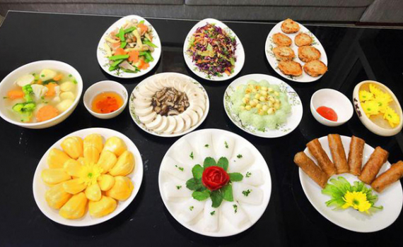 Cúng cơm cho người đã mất có ăn được không?