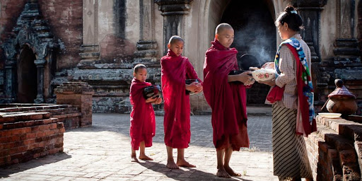 Muốn độ chúng sinh phải có phước báo từ việc bố thí