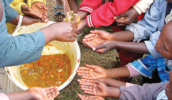 Lãng phí một hạt gạo, một ly nước là giảm một phần phúc phận