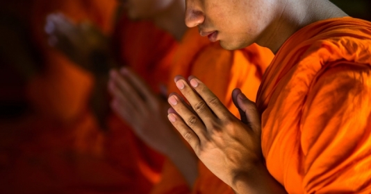  Nên dùng những bộ sám văn nào trong khi sám hối?