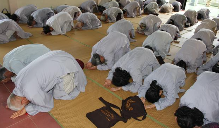 Bái sám, lễ lạy có diệt được tội không?