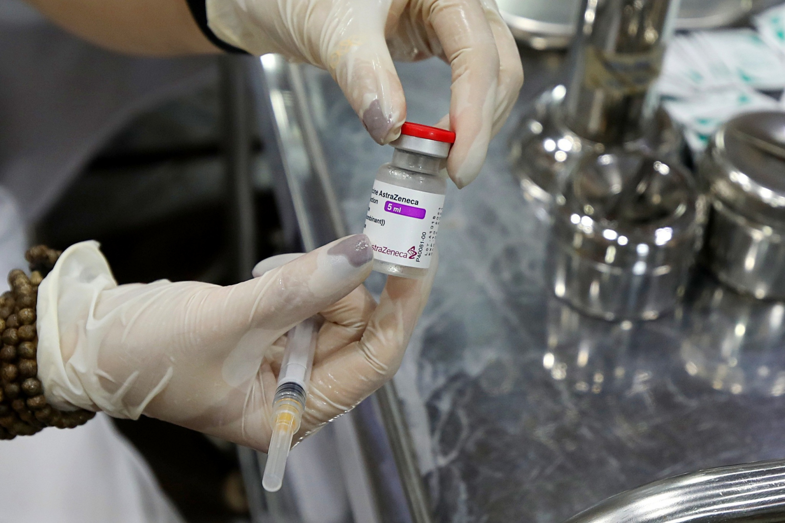 Khoảng cách 2 mũi vắc xin AstraZeneca bao lâu thì tốt nhất?