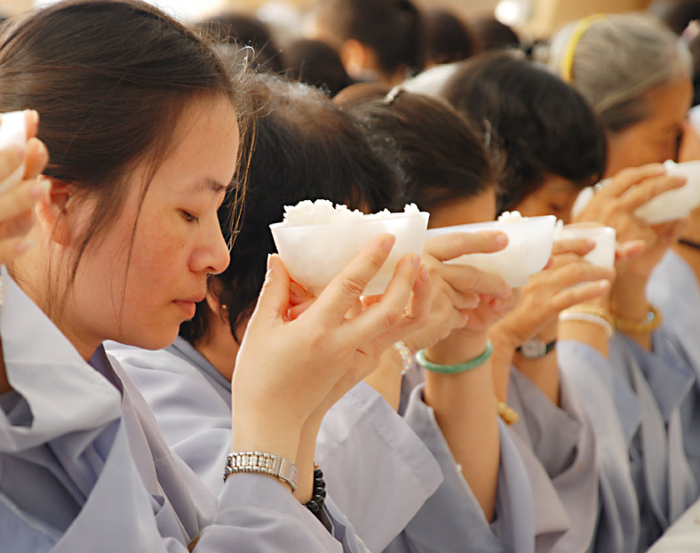 6 cách thực hành ăn uống trong chánh niệm