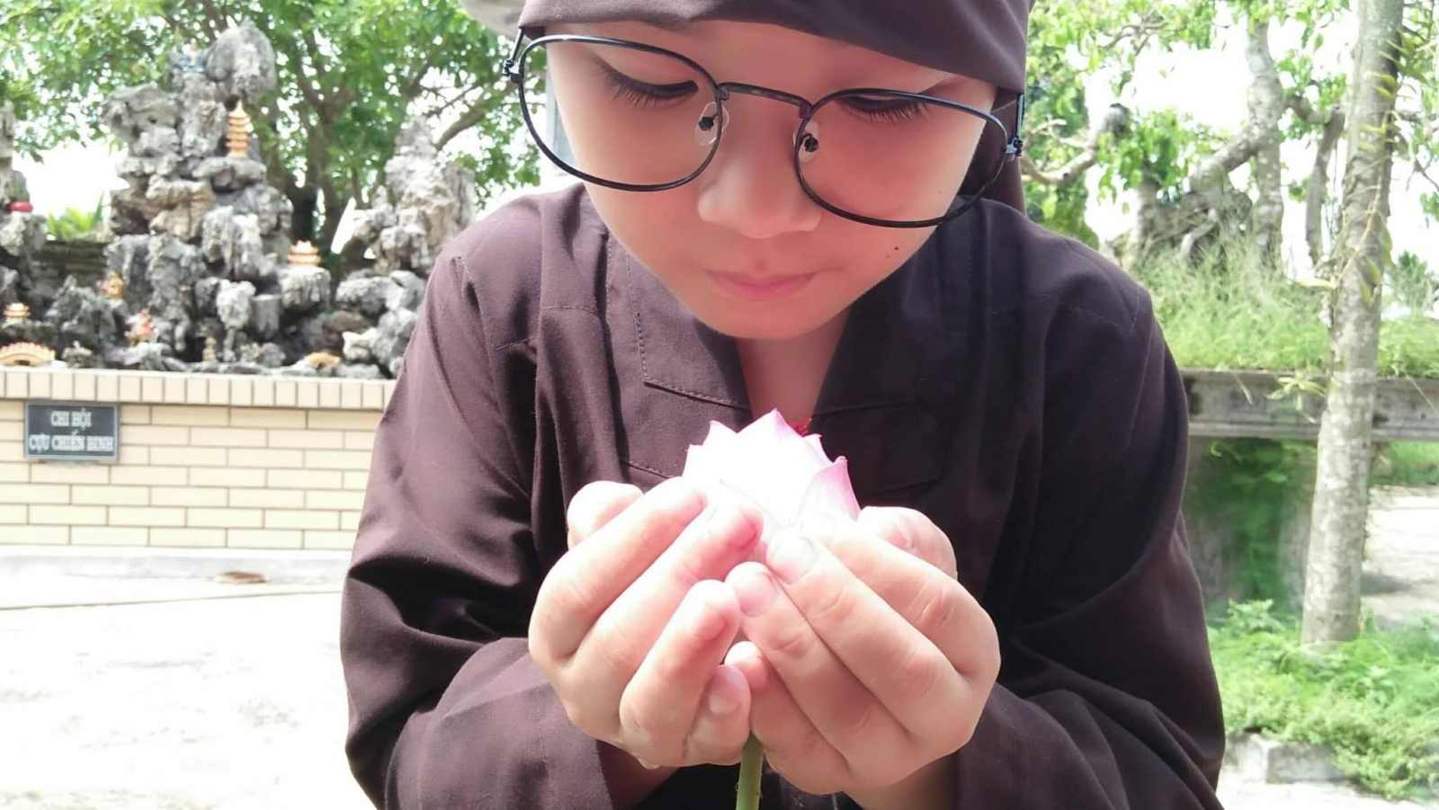 Mỗi ngày con lớn lên, Mẹ mỗi ngày cằn cỗi