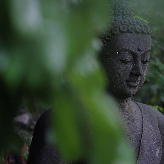 Người vĩ đại tìm kiếm thứ bên trong mình, người nhỏ bé tìm thứ từ người khác