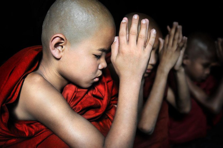 Niệm danh hiệu Phật và niệm ân đức Phật