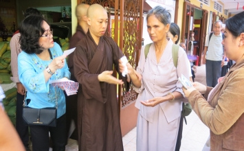 300 Phần quà cho người mù