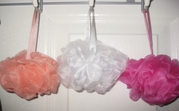 Tác hại không ngờ đến từ những chiếc bông tắm