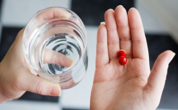 Vì sao nên uống thuốc với nhiều nước?