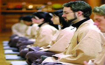 Các tín đồ Phật giáo hạnh phúc hơn