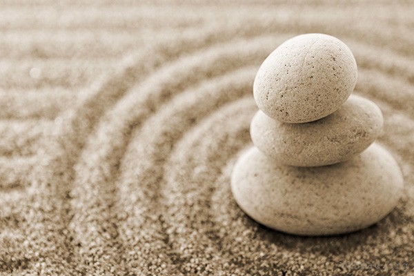 Hãy viết hận thù lên cát và khắc lòng biết ơn lên đá