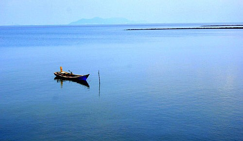 Chiếc thuyền đụng chiếc đò