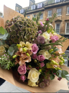 Bath Flowers Delivery with Pulteney Bridge Flowers: Fresh Blooms at Your Doorstep