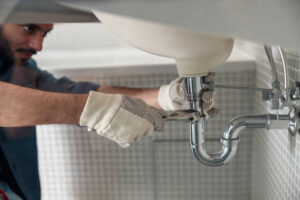 10 Reasons to Hire a Local Handyman Service Instead of a Big Contractor