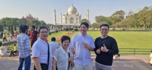 **Visiting the Taj Mahal: A Complete Travel Guide** 1 **Visiting the Taj Mahal: A Complete Travel Guide**