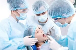 When to See an Oral and Maxillofacial Surgeon?