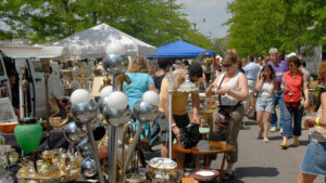 Why Is an Indoor Flea Market the Ultimate Destination for Vintage Lovers in Chicago?