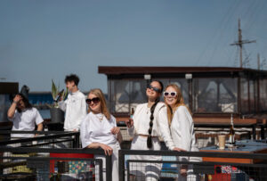 Guía de Fiesta en Barco en el Downtown de Miami (Todo lo que Necesitas Saber)