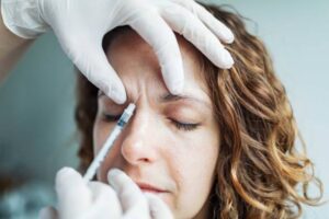 How Botox Injection in Dubai Works: Mechanism, Longevity & Safety