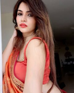 Fill your soul with undying passion and honest love as you come across lady from escort service Navi Mumbai