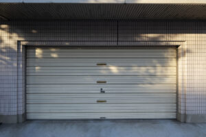 Easy Ways to Handle a Broken Garage Door in Homes 1 Easy Ways to Handle a Broken Garage Door in Homes