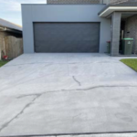 Top Reasons to Choose a Professional Concrete Resurfacer for Your Driveway