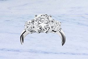 How Can Elongated Cushion and Emerald Cut Diamonds Suit Both Classic and Modern Designs? 1 How Can Elongated Cushion and Emerald Cut Diamonds Suit Both Classic and Modern Designs?