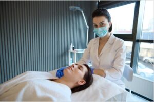 How Does the Best Dermatologist Treat Acne Issues?