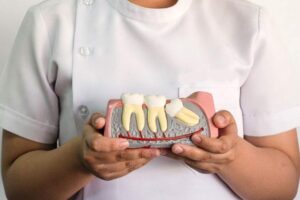 How Early Wisdom Tooth Removal in Nashik Helps Protect Your Oral Health