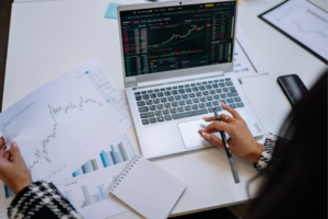 How a DA PA Checker Helps You Analyze Competitor Websites