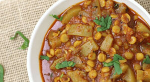 Kaddu Dal Sabzi – A Healthy Bottle Gourd and Chana Dal Curry