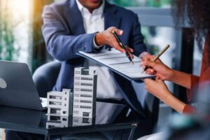 How Do Real Estate Purchase Services in Hollywood, FL Simplify Contracts, Inspections, Financing, and Closing?