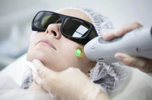 إزالة الشعر بالليزر لمنطقة البكيني: الأسئلة التي تخجلين من طرحها. 1 إزالة الشعر بالليزر لمنطقة البكيني: الأسئلة التي تخجلين من طرحها.