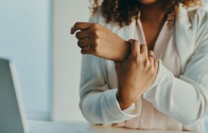 Sudden Numbness: Causes and When It’s an Emergency