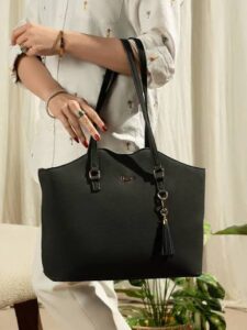 Best Essentials Bags for People Who Carry Everything 1 Best Essentials Bags for People Who Carry Everything