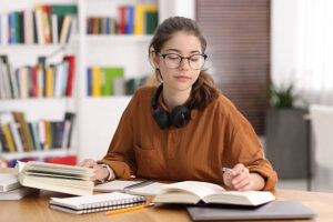 How to Stay Focused While Studying: Practical Tips for Students 1 How to Stay Focused While Studying: Practical Tips for Students