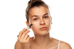 Choosing a Safe and Effective Dark Circles Treatment for Your Eyes