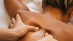 What To Expect During Your Aromatherapy Massage Session 103 What To Expect During Your Aromatherapy Massage Session