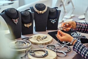 From Heritage Houses to Everyday Pieces: What Defines Jewellery Buying in France 1 From Heritage Houses to Everyday Pieces: What Defines Jewellery Buying in France