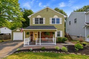 Real Estate Agent vs Buying Alone: Which Option Is Better? 1 Real Estate Agent vs Buying Alone: Which Option Is Better?