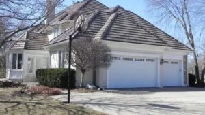 How to Maintain Your Roof throughout the Year