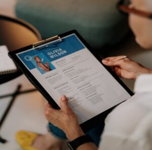 How Strategic Online Learning and Resume Design Drive Job Market Success