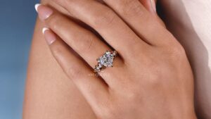 How to Choose the Right Band for a Heart-Shaped Engagement Ring: A Guide to a Lab Grown Heart Shaped Diamond Ring